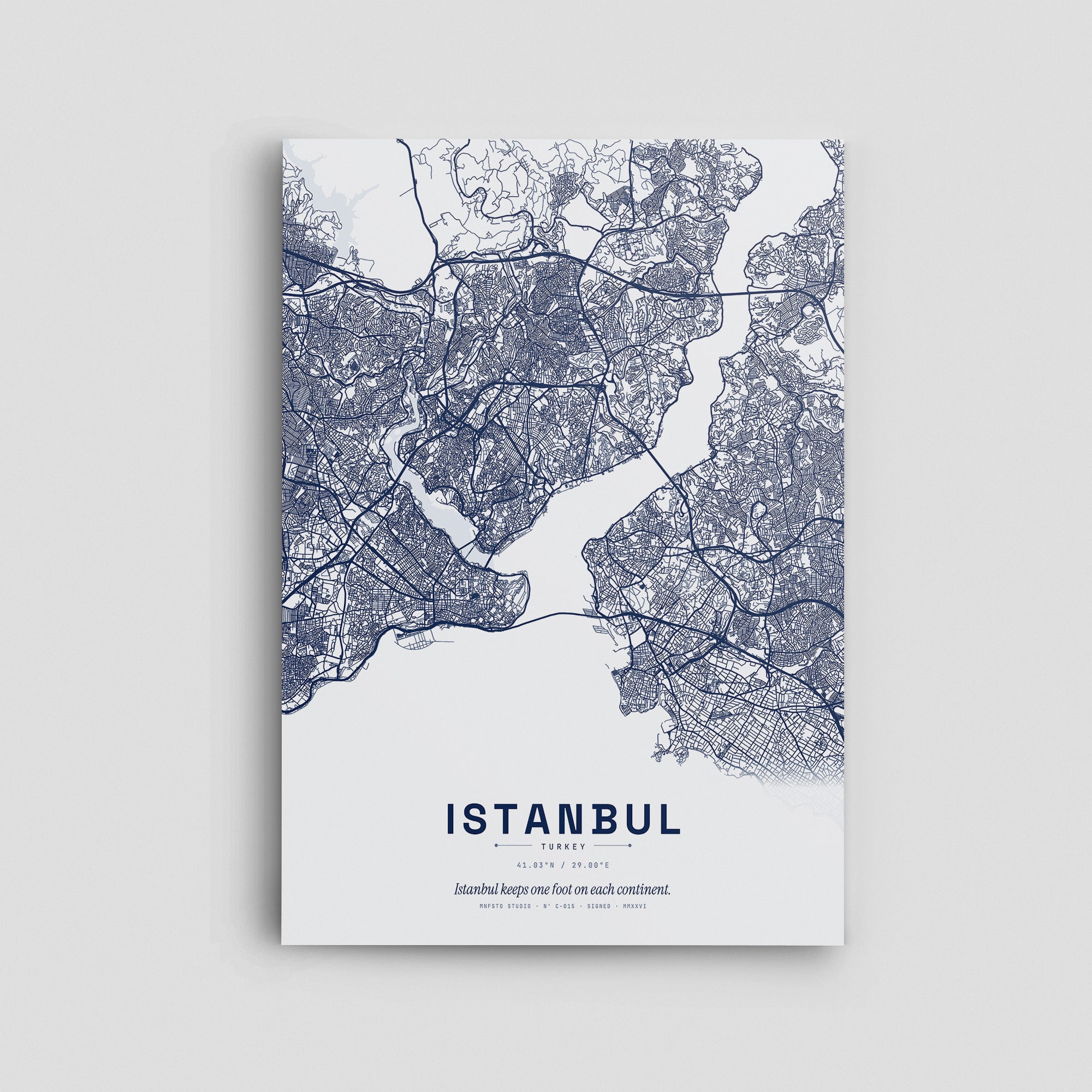 MNFSTO — mockup 7 (cuadrada)