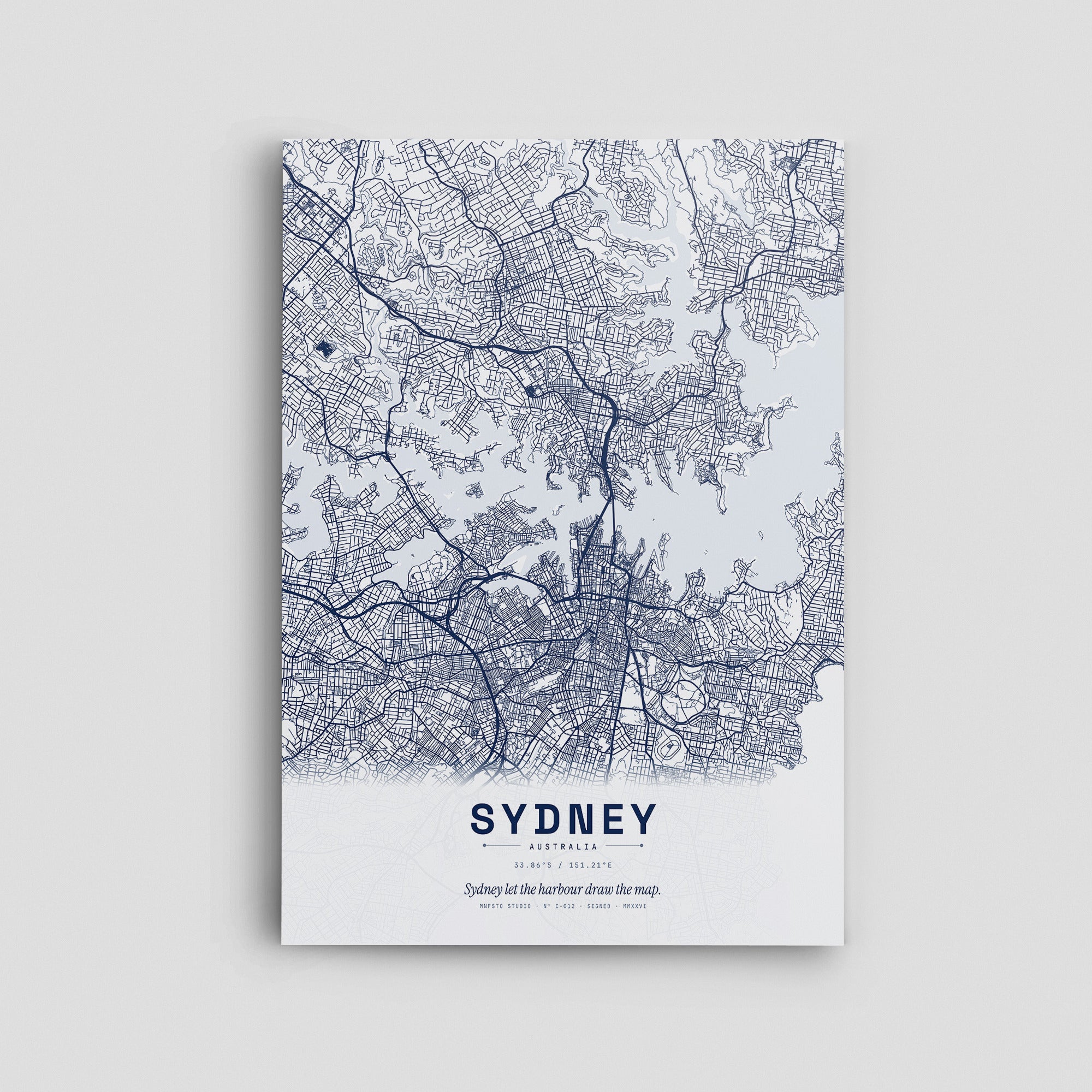 MNFSTO — mockup 7 (cuadrada)