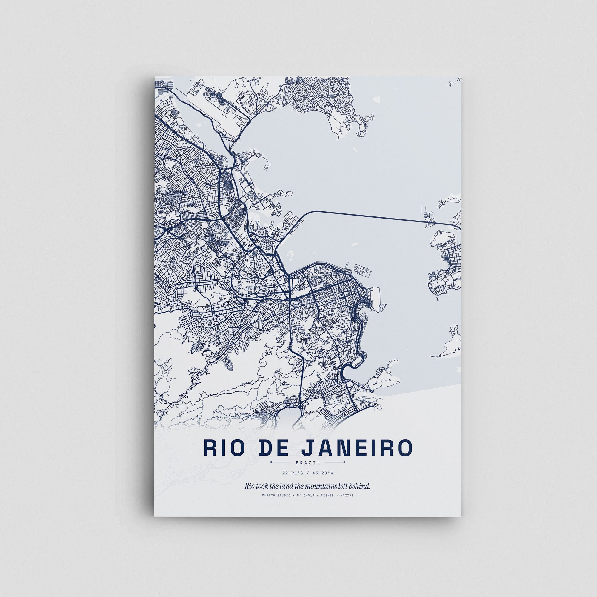 MNFSTO — mockup 7 (cuadrada)